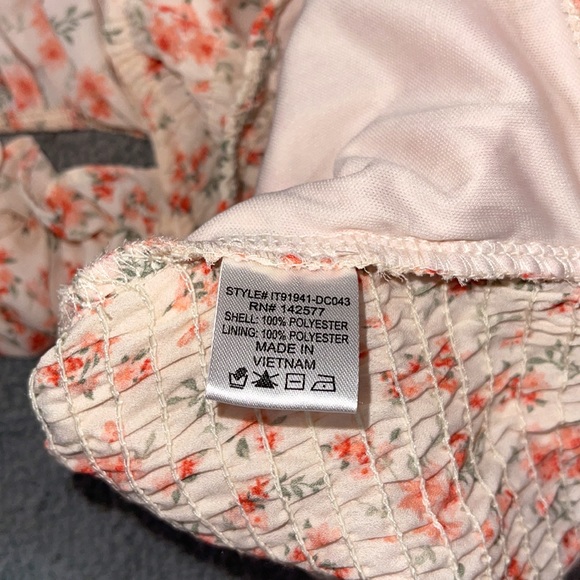 NWOT IRIS Floral blouse - Picture 10 of 10